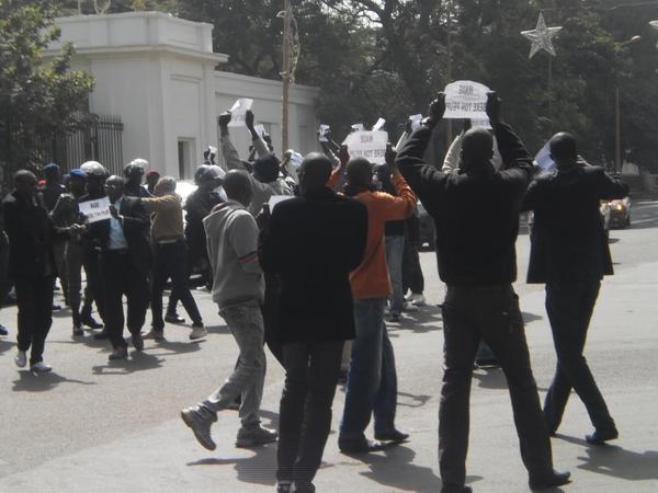Ils marchaient contre la candidature de Wade : Quatre jeunes de Rewmi dont Thierno Bocoum arrêtés par la police  (Photos)