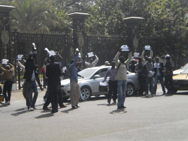 Ils marchaient contre la candidature de Wade : Quatre jeunes de Rewmi dont Thierno Bocoum arrêtés par la police  (Photos)