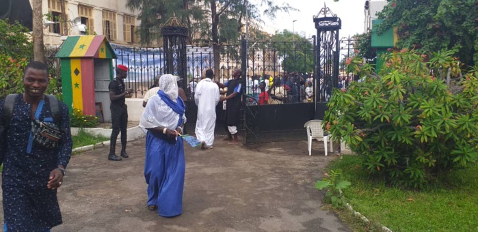 Magal des 2 rakkas: les Wade envoient une forte délégation à Saint- Louis (images) Magal des 2 rakkas: les Wade envoient une forte délégation à Saint- Louis (images)