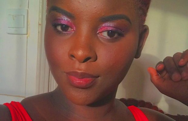 Majeure, Abiba adopte pour ses 18 ans un nouveau look, invalidé par les fans