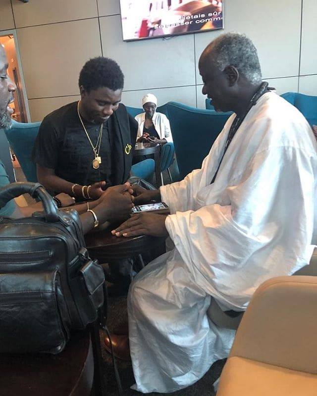 PHOTOS - AIBD: Une rencontre plein d'émotion entre Wally Seck et le marabout Serigne Cheikh Ndigueul Fall