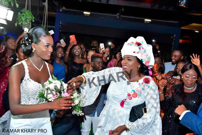 PHOTOS - Fatou Bao offre une voiture de "zéro kilomètre" à sa fille en pleine réception à Alkimia !