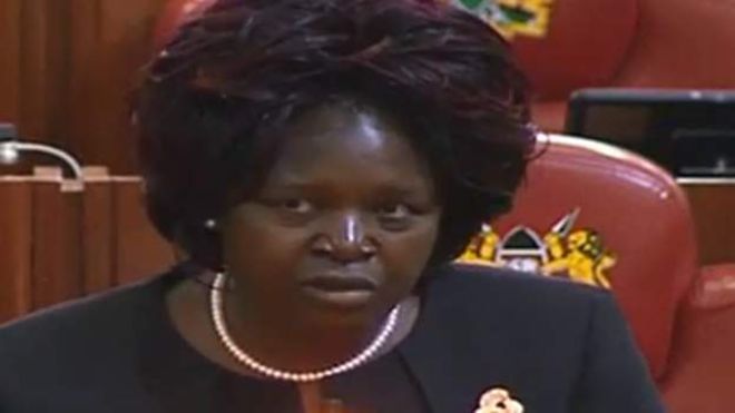 Une députée kényane veut une loi contre les pets dans les avions