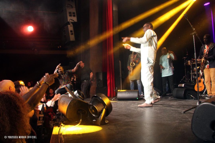 (PHOTOS) - Dans une Salle de Zurich, archi-comble : Les fans de Youssou Ndour refusent son départ de la scène