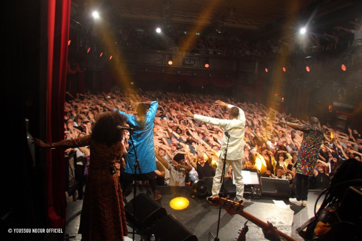 (PHOTOS) - Dans une Salle de Zurich, archi-comble : Les fans de Youssou Ndour refusent son départ de la scène