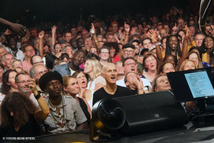 (PHOTOS) - Dans une Salle de Zurich, archi-comble : Les fans de Youssou Ndour refusent son départ de la scène