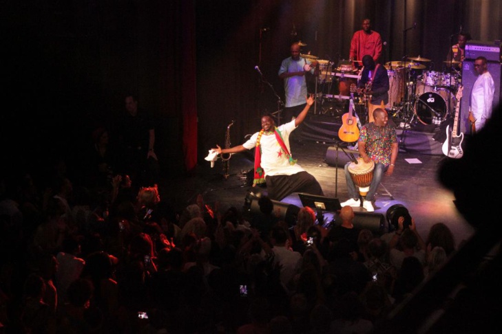 (PHOTOS) - Dans une Salle de Zurich, archi-comble : Les fans de Youssou Ndour refusent son départ de la scène