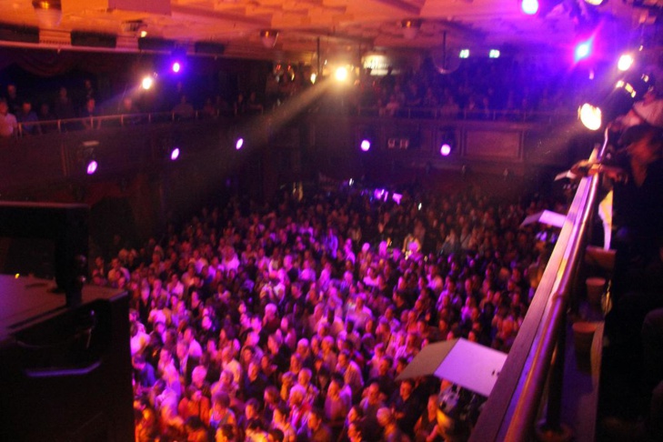 (PHOTOS) - Dans une Salle de Zurich, archi-comble : Les fans de Youssou Ndour refusent son départ de la scène