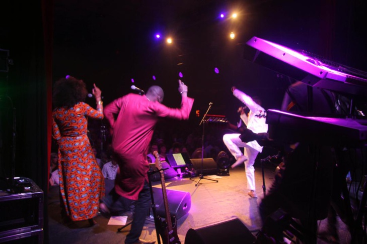 (PHOTOS) - Dans une Salle de Zurich, archi-comble : Les fans de Youssou Ndour refusent son départ de la scène