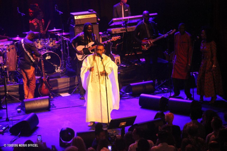 (PHOTOS) - Dans une Salle de Zurich, archi-comble : Les fans de Youssou Ndour refusent son départ de la scène