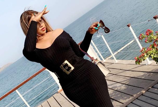 PHOTOS: Diaba Sora, la Kim Kardashian du Mali expose ses belles rondeurs
