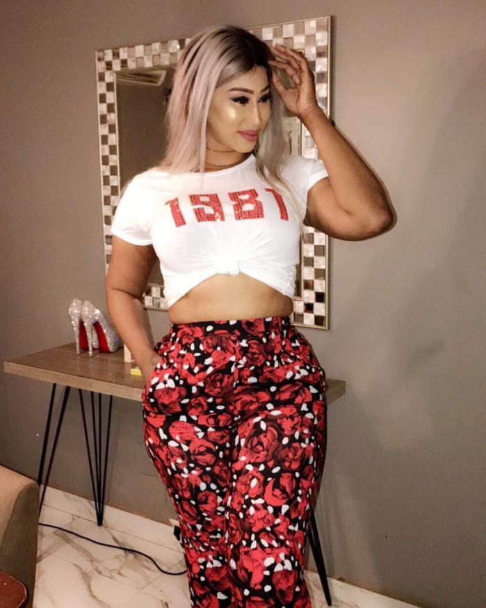 PHOTOS: Diaba Sora, la Kim Kardashian du Mali expose ses belles rondeurs