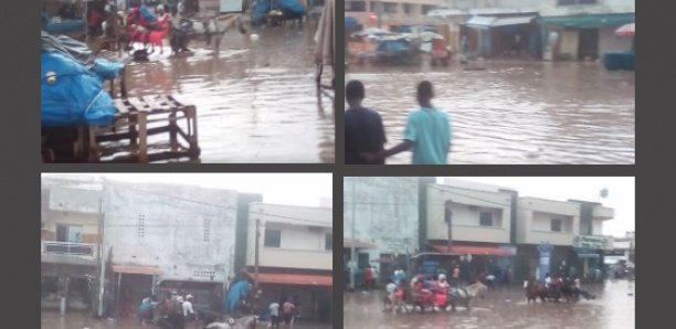 Grand Yoff : la pluie transforme le quartier en marigot, les charretiers imposent leur diktat