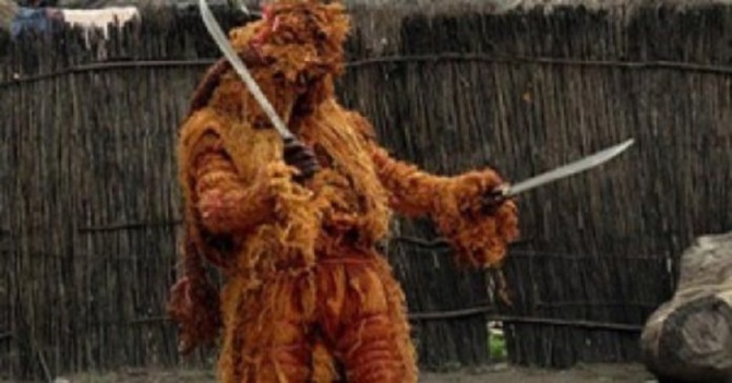 Sédhiou: Une sage-femme agressée par deux Kankourang Sédhiou: Une sage-femme agressée par deux Kankourang