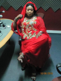 Qui est cette nymphe qui veut chiper Me Babou à Déguène Chimère Diallo ?