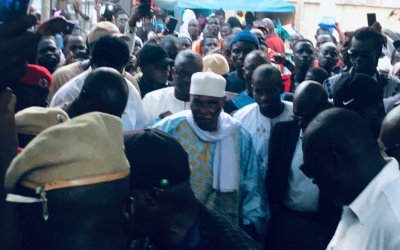 (PHOTOS) - Accueil chaleureux de Me Wade à Keur Serigne Touba: L'ex-chef d'Etat garde toute sa popularité dans la communauté mouride