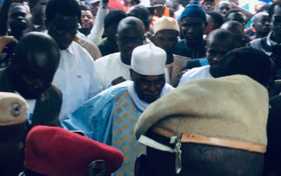 (PHOTOS) - Accueil chaleureux de Me Wade à Keur Serigne Touba: L'ex-chef d'Etat garde toute sa popularité dans la communauté mouride