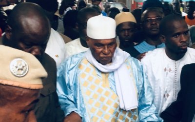 (PHOTOS) - Accueil chaleureux de Me Wade à Keur Serigne Touba: L'ex-chef d'Etat garde toute sa popularité dans la communauté mouride