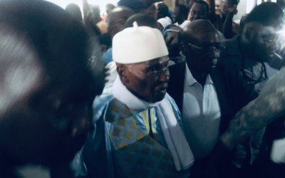 (PHOTOS) - Accueil chaleureux de Me Wade à Keur Serigne Touba: L'ex-chef d'Etat garde toute sa popularité dans la communauté mouride