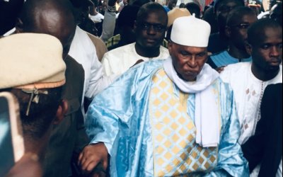 (PHOTOS) - Accueil chaleureux de Me Wade à Keur Serigne Touba: L'ex-chef d'Etat garde toute sa popularité dans la communauté mouride