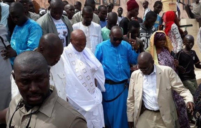 Dernière minute: Me Wade en route pour l’inauguration de la Grande Mosquée Massalikul Jinane Dernière minute: Me Wade en route pour l’inauguration de la Grande Mosquée Massalikul Jinane