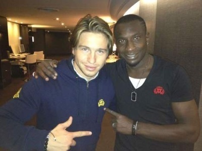 Le joueur de foot et attaquant star Mamadou Niang habillé par Mickael Vendetta
