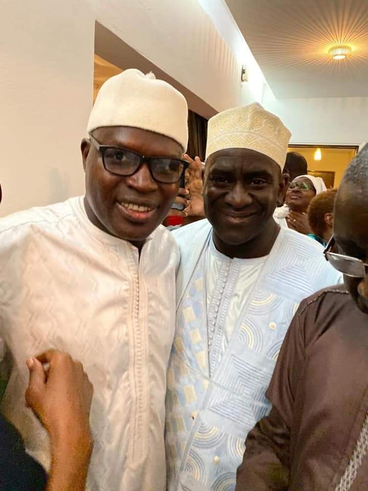 Tivaouane: Khalifa Sall aux mausolées de Serigne Babacar Sy et de Seydil Hadj Malick Sy (PHOTOS) Tivaouane: Khalifa Sall aux mausolées de Serigne Babacar Sy et de Seydil Hadj Malick Sy (PHOTOS)