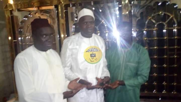 Tivaouane: Khalifa Sall aux mausolées de Serigne Babacar Sy et de Seydil Hadj Malick Sy (PHOTOS)