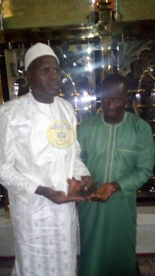 Tivaouane: Khalifa Sall aux mausolées de Serigne Babacar Sy et de Seydil Hadj Malick Sy (PHOTOS) Tivaouane: Khalifa Sall aux mausolées de Serigne Babacar Sy et de Seydil Hadj Malick Sy (PHOTOS)