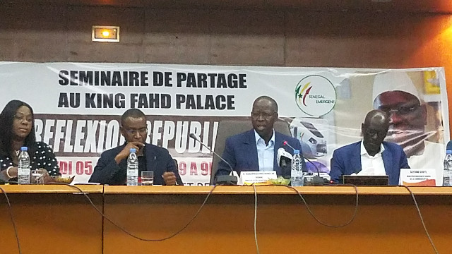 CERCLE DE REFLEXION REPUBLICAIN - Boun Abdallah Dionne présent et pleine forme (PHOTOS) CERCLE DE REFLEXION REPUBLICAIN - Boun Abdallah Dionne présent et pleine forme (PHOTOS)