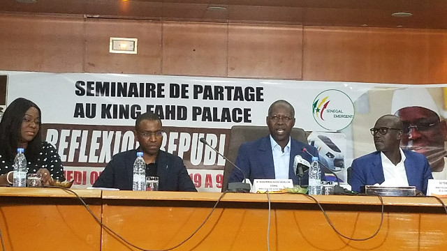 CERCLE DE REFLEXION REPUBLICAIN - Boun Abdallah Dionne présent et pleine forme (PHOTOS) CERCLE DE REFLEXION REPUBLICAIN - Boun Abdallah Dionne présent et pleine forme (PHOTOS)