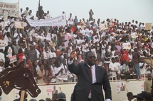 En meeting au stade Amadou Barry : Macky Sall mobilise à Guédiawaye et promet aux banlieusards un « avenir meilleur »