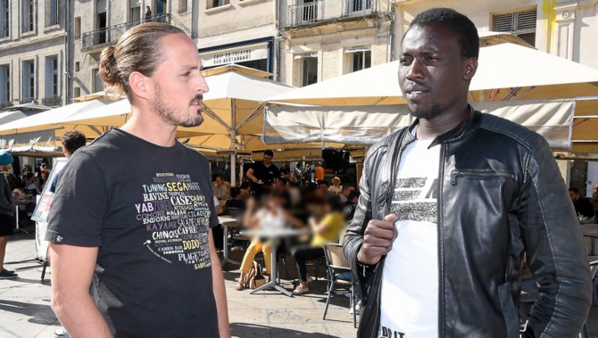 Moustapha Gueye à droite en compagnie d'un de ses soutiens