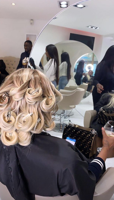 PHOTOS - Diaba Sora change de look et fait sensation sur la toile