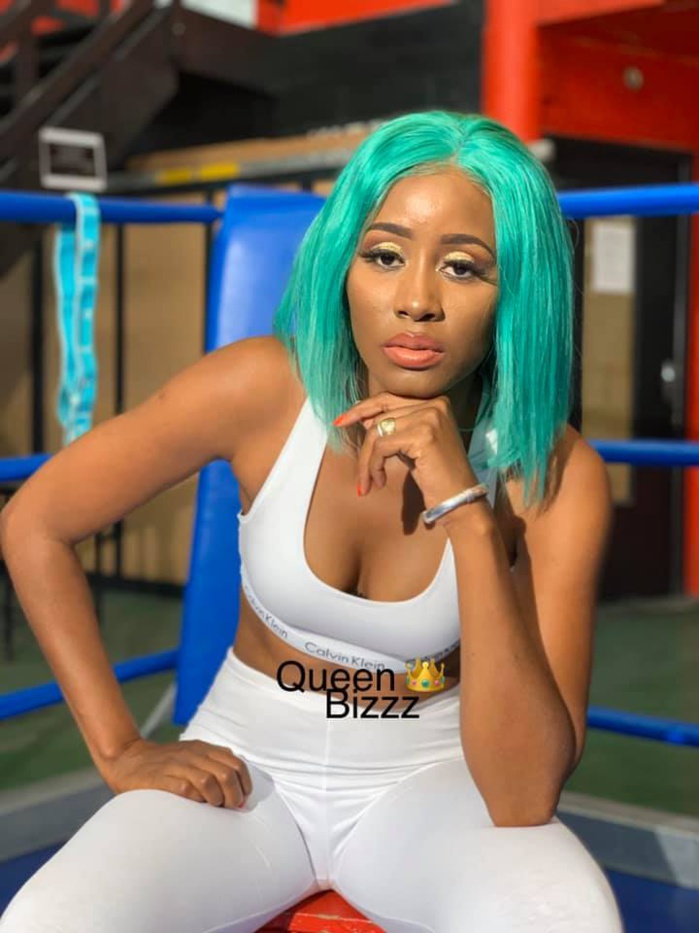 PHOTOS - Queen Biz plus hot que jamais en salle de sport