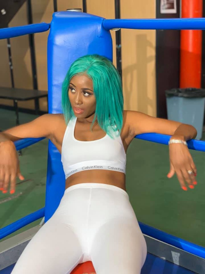 PHOTOS - Queen Biz plus hot que jamais en salle de sport