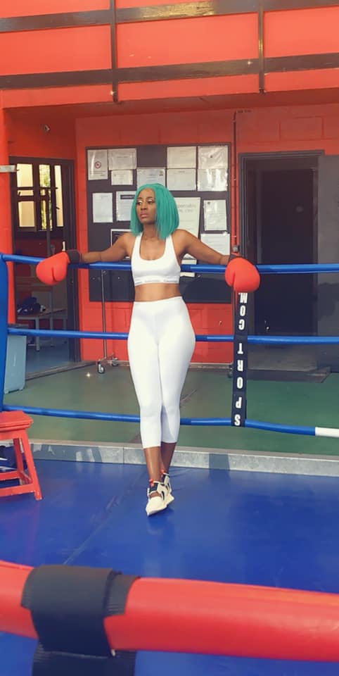PHOTOS - Queen Biz plus hot que jamais en salle de sport