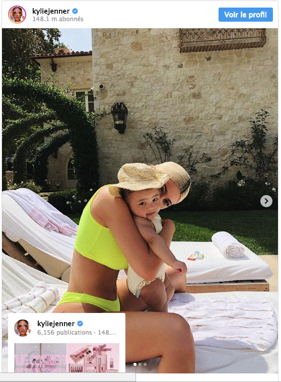 Kylie Jenner violemment critiquée après la publication de clichés avec sa fille Kylie Jenner violemment critiquée après la publication de clichés avec sa fille