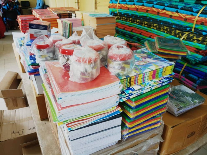 NIAKHENE: REMISE DE FOURNITURES SCOLAIRES AUX ECOLES ET DAARAS DE LA COMMUNE