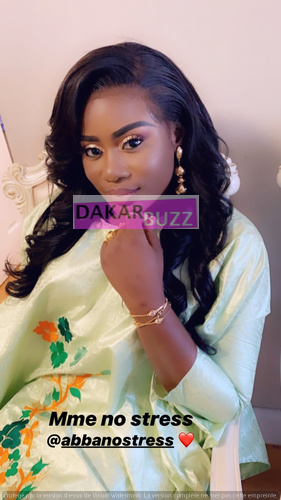 PHOTOS - Admirez les deux magnifiques tenues de la femme d'Abba No Stress lors du baptême de sa fille