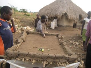 Venez découvrir cette salle de billard en pleine brousse 