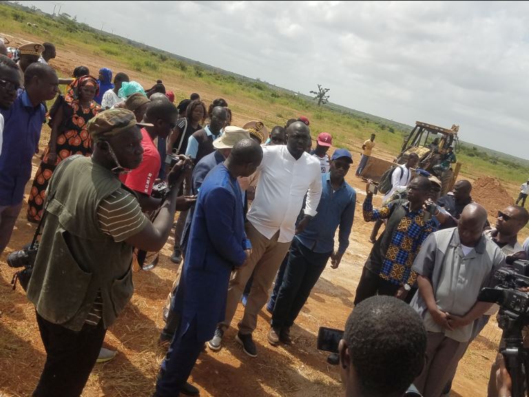 Lancement du projet de Construction des 100 000 logements sociaux – Revivez en images la visite de terrain du ministre Abdou Karim Fofana