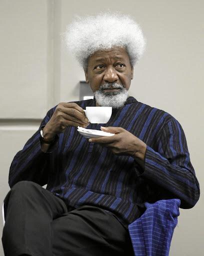 16 octobre 1986, Wole Soyinka Première personnalité noire à recevoir le prix Nobel de Littérature