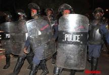 La police disperse des opposants à coups de gaz lacrymogènes