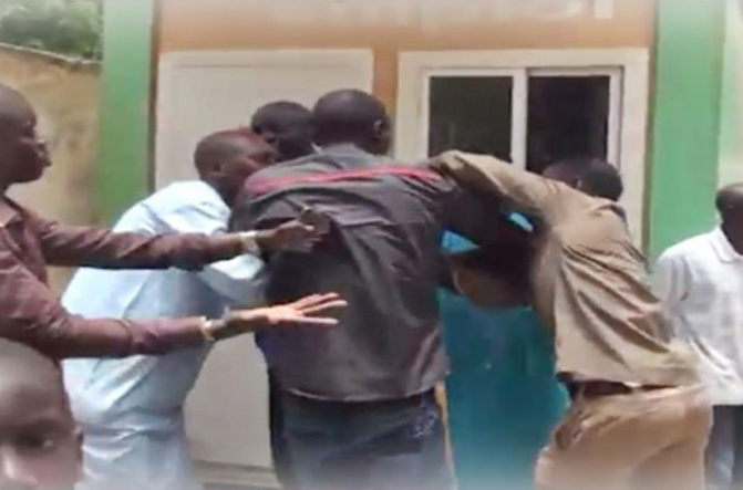 Apr Thiaroye: L'argent de Macky Sall divise et installe un vacarme fou entre les jeunes