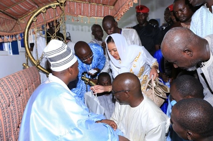 Touba: Léna Sène reçue par Serigne Bass Abdou Khadre…