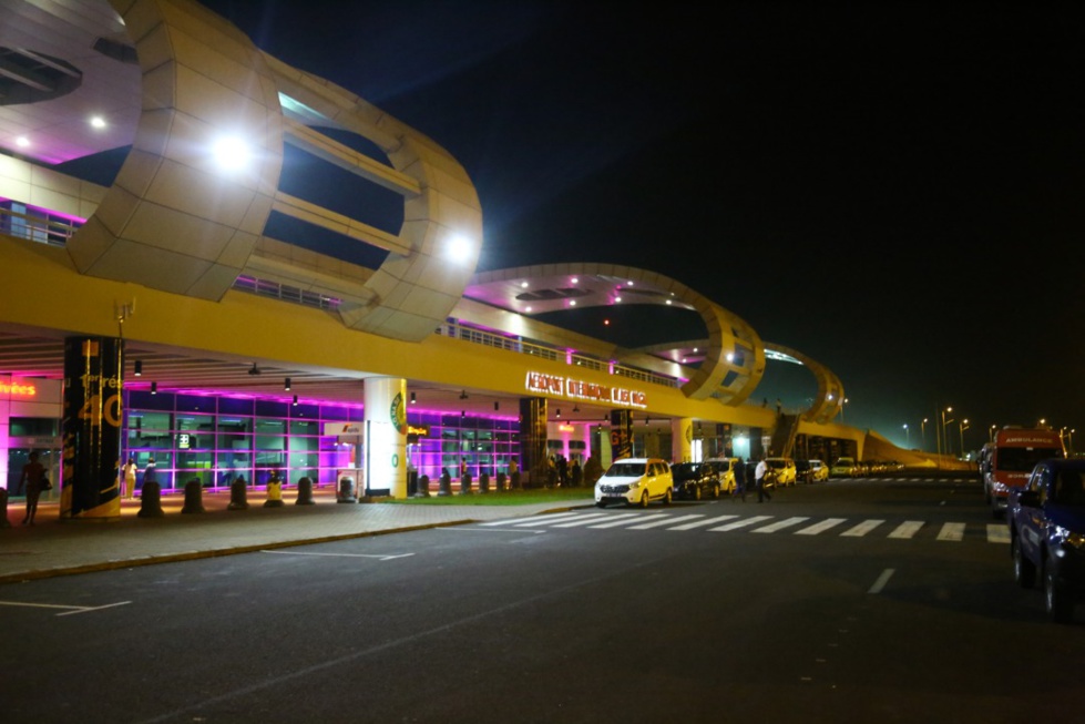 Octobre rose: Illumination de l’aérogare de l’aéroport Dakar Blaise Diagne en rose, pour interpeller…