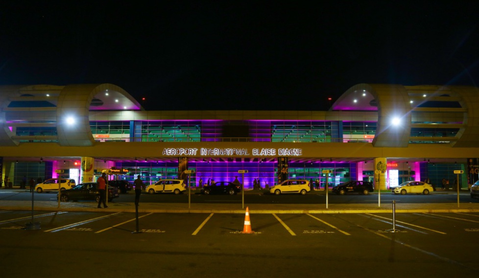 Octobre rose: Illumination de l’aérogare de l’aéroport Dakar Blaise Diagne en rose, pour interpeller…