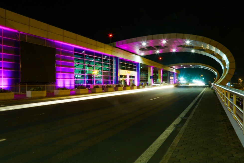 Octobre rose: Illumination de l’aérogare de l’aéroport Dakar Blaise Diagne en rose, pour interpeller…