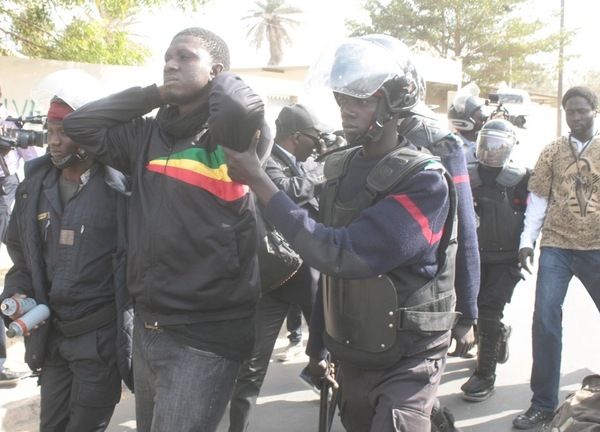 Voici les images de l'arrestation de Simon et Kilifeu
